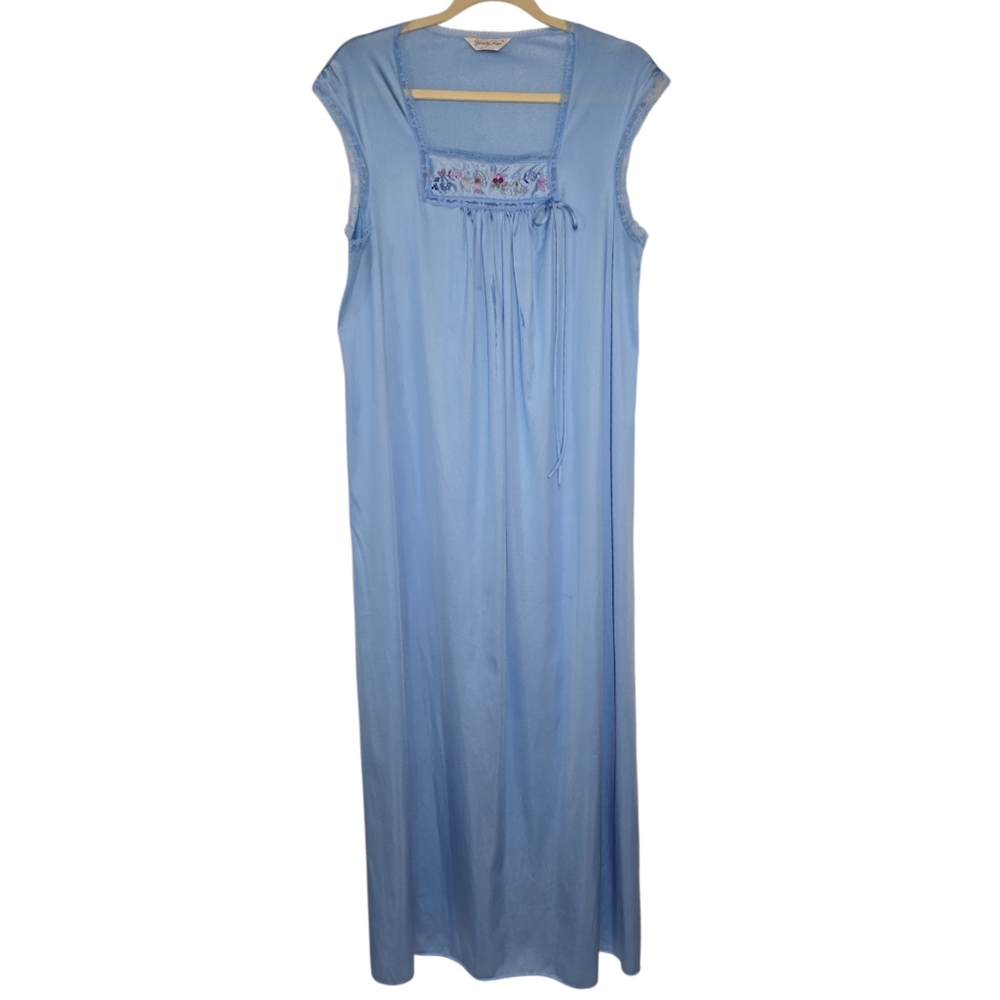Vintage Vanity Fair Blue Embroidered Sleeveless Nightgown SMALL **NEVER WORN**